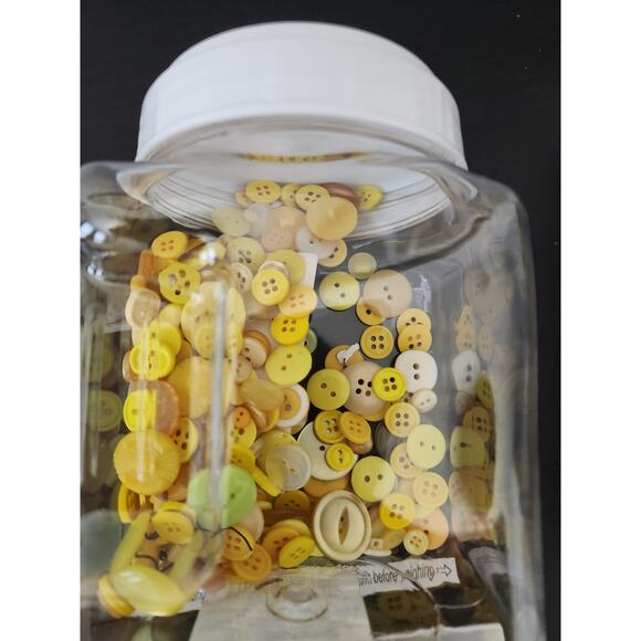 Yellow Buttons various shapes/sizes, new, vintage - Picture 4 of 5